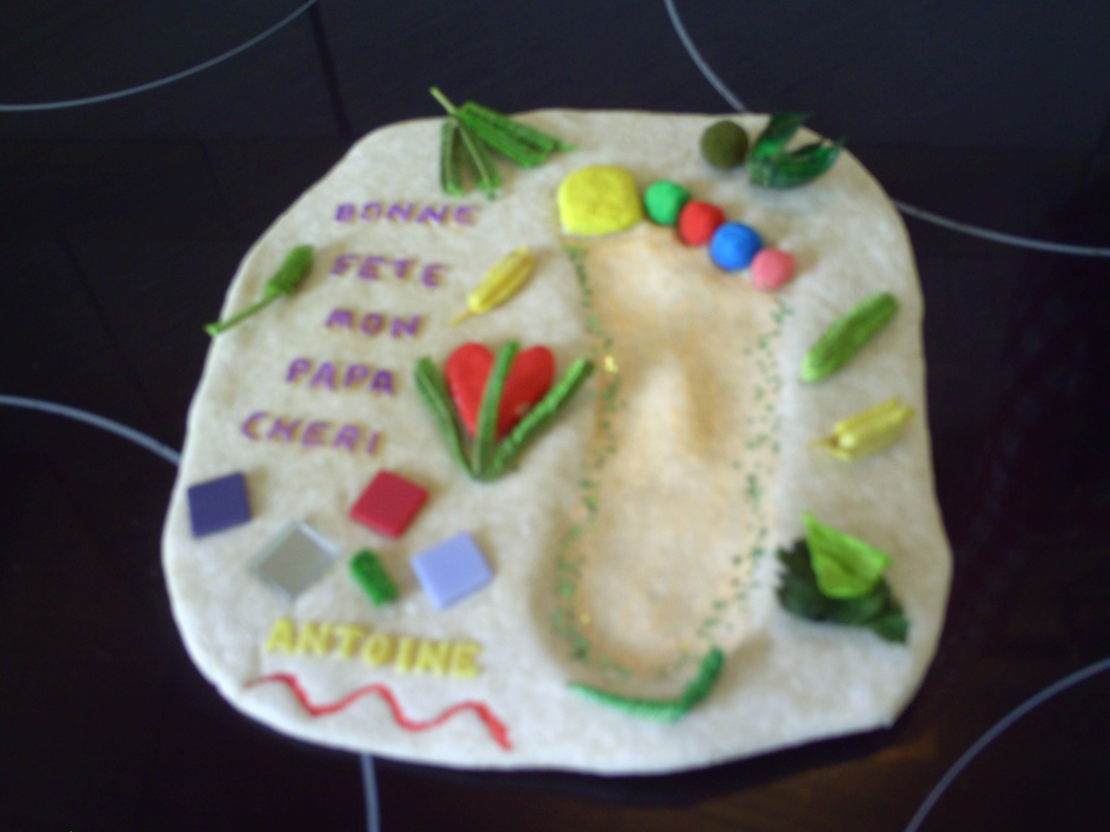 Empreintes de Pied avec de la pâte à sel